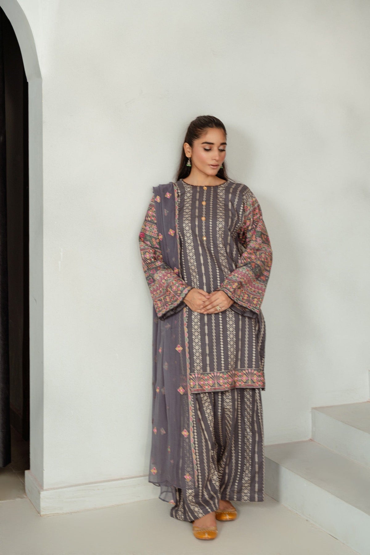 Taana Baana | Manzil Winter |  B3401B - Riwayat-e-Khas