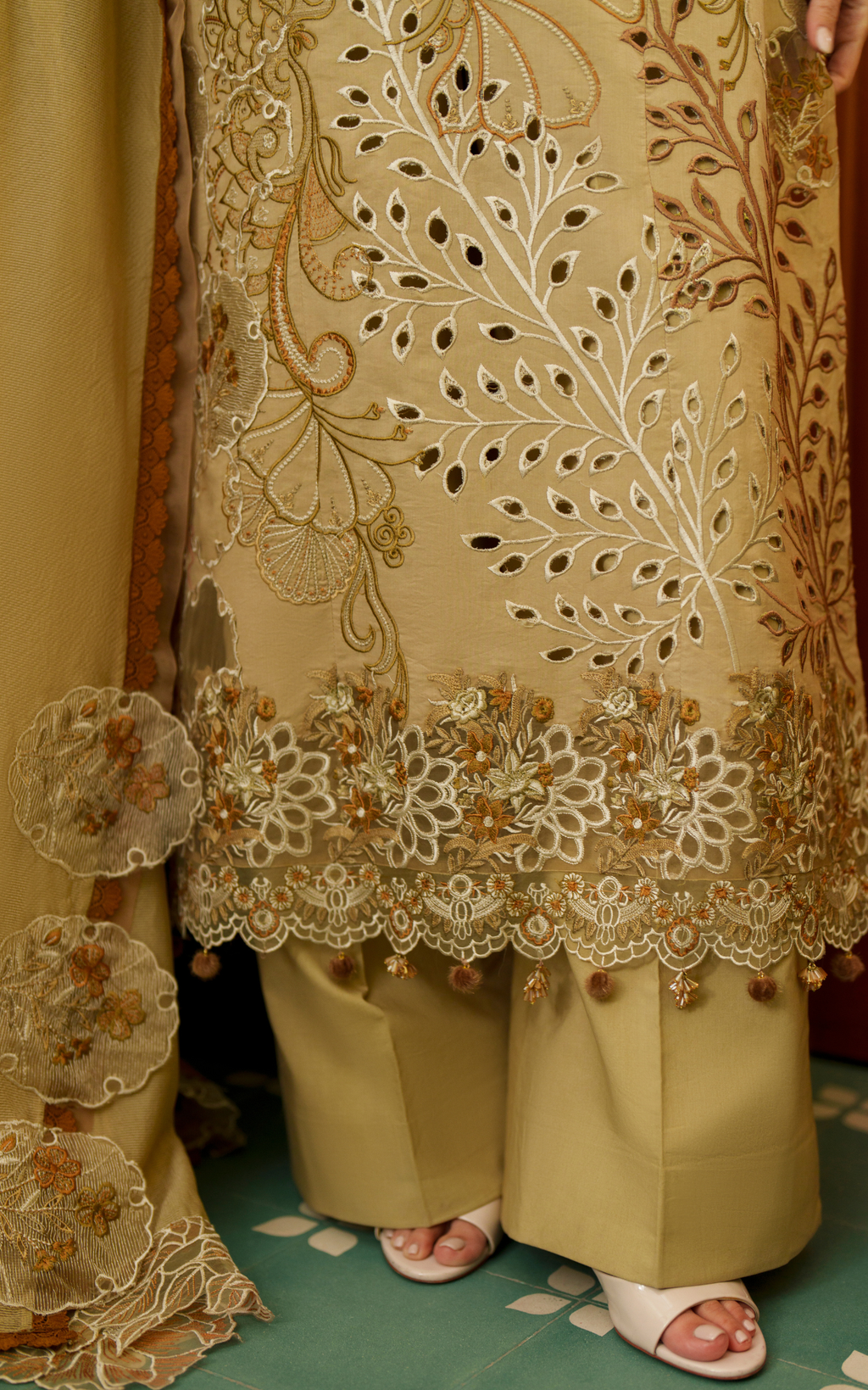Asifa and Nabeel | Versa Luxury Lawn 26 | Urban Serenity VUL26-09