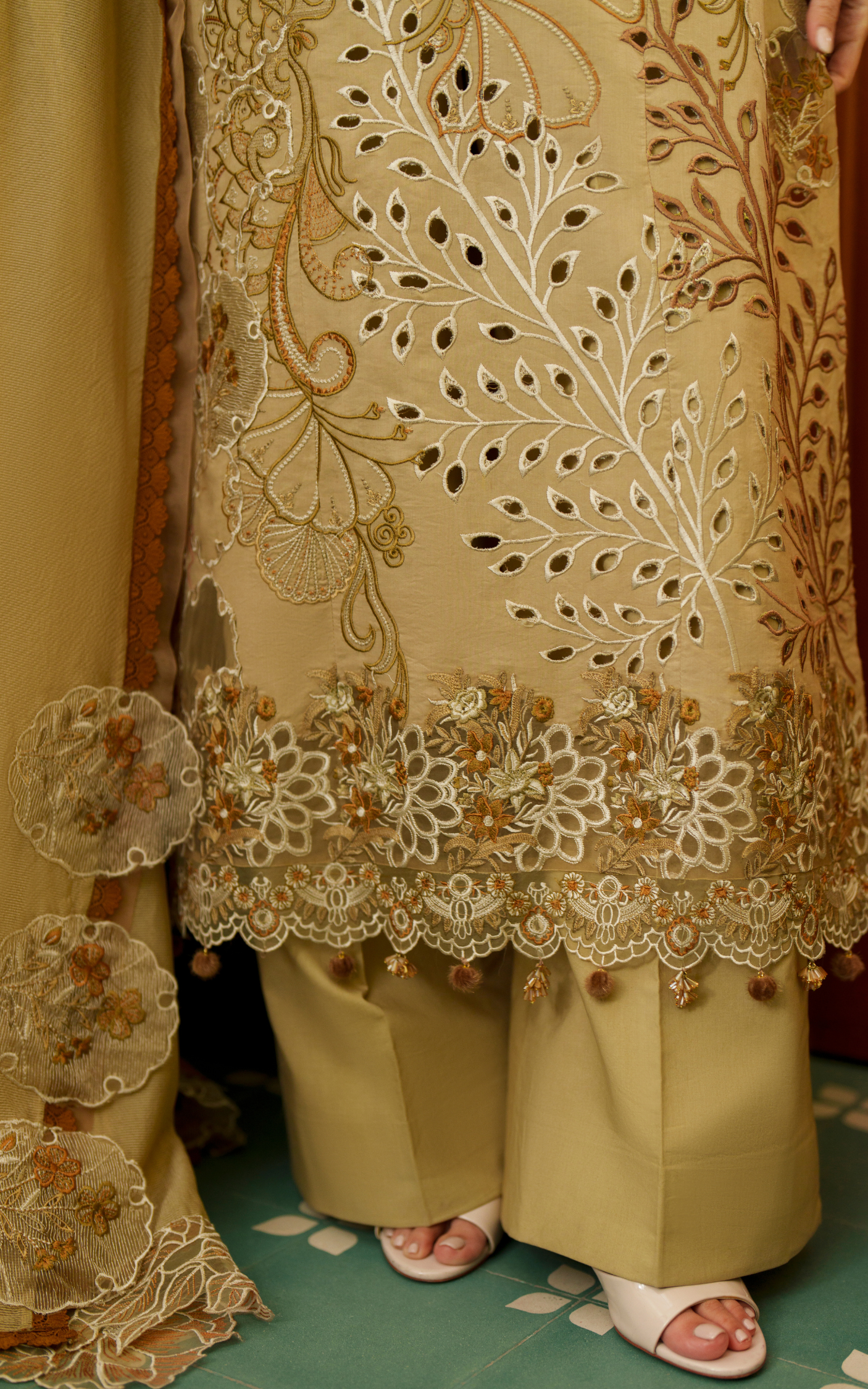 Asifa and Nabeel | Versa Luxury Lawn 26 | Urban Serenity VUL26-09