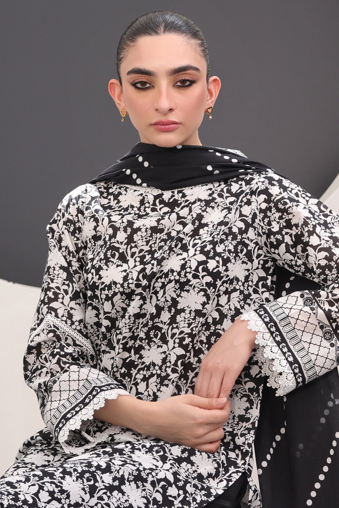 Zellbury | Unstitched 3 Piece Lawn | Shirt Shalwar Dupatta - 1526 - Libasekhas