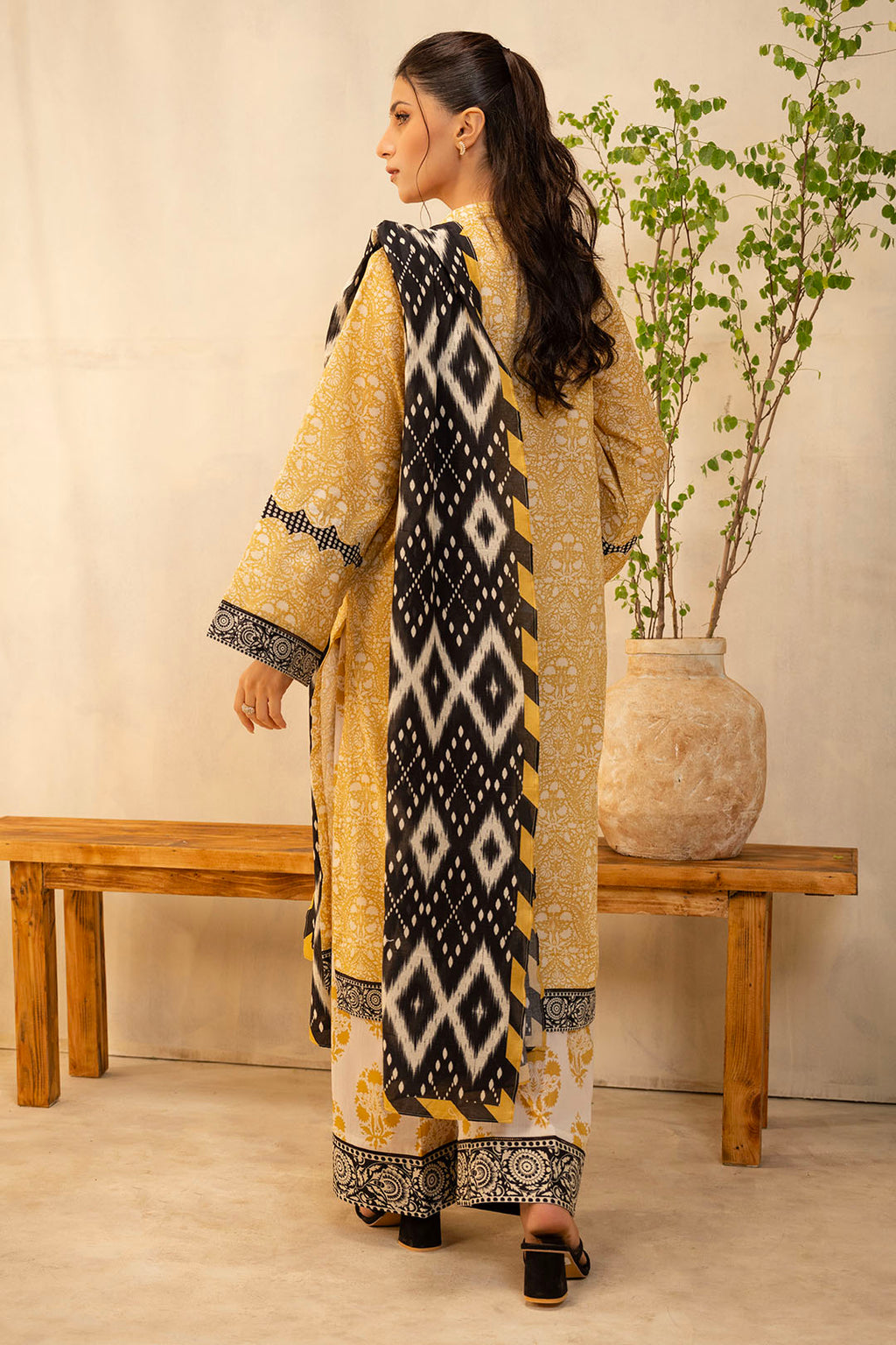 Zellbury | Unstitched 3 Piece Lawn | Shirt Shalwar Dupatta - 0130 - Libasekhas