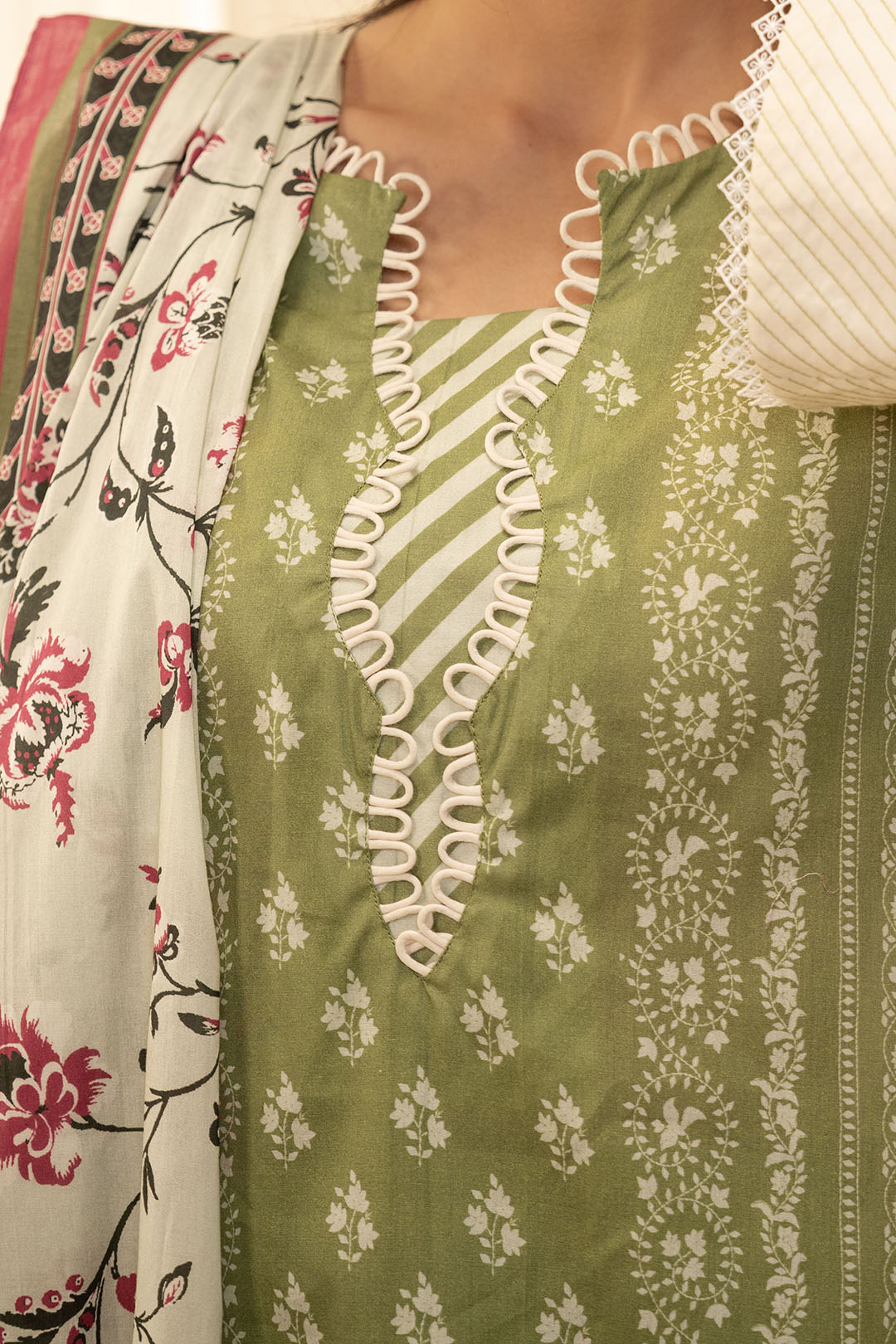 Zellbury | Unstitched 3 Piece Lawn | Shirt Shalwar Dupatta - 0134 - Libasekhas
