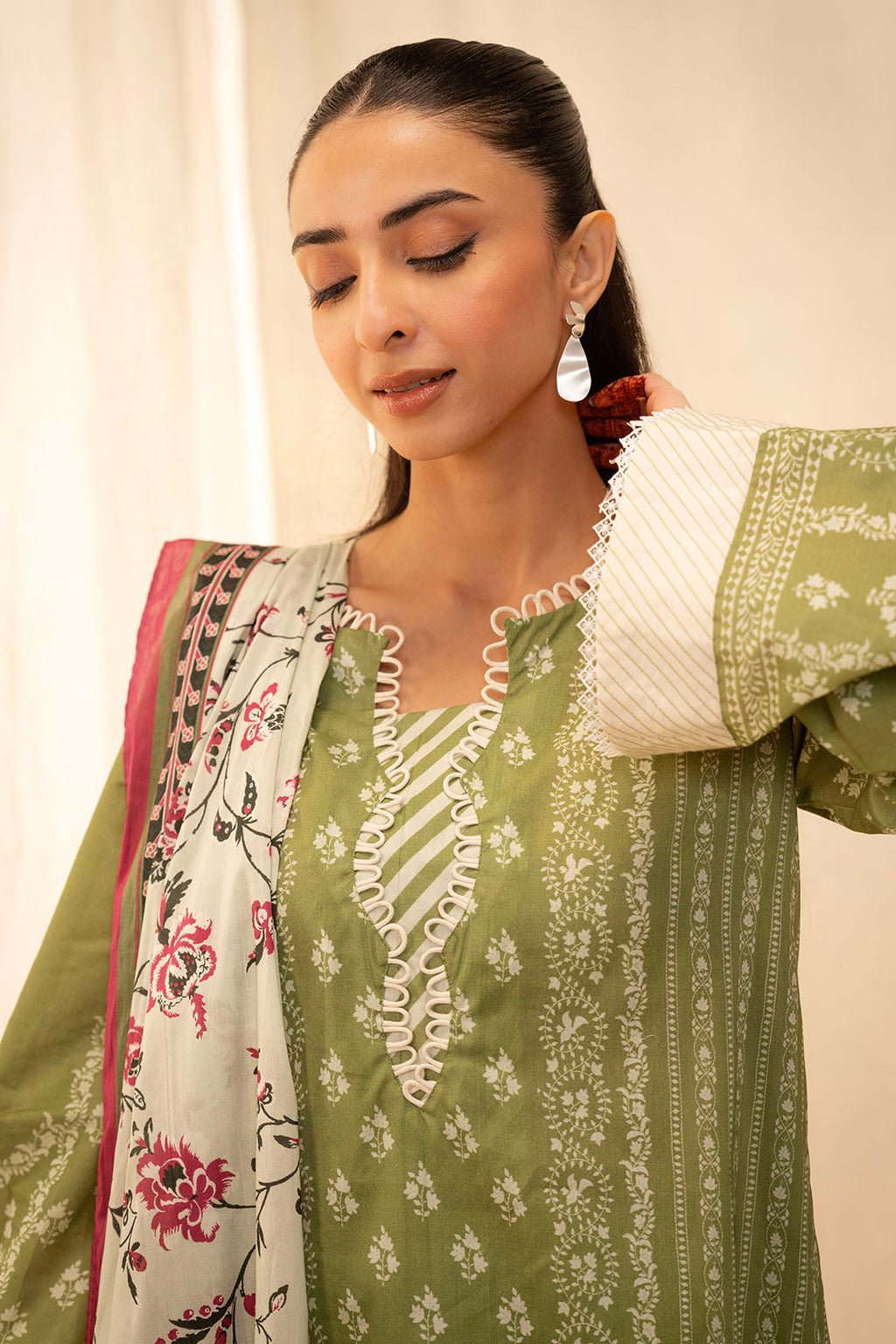 Zellbury | Unstitched 3 Piece Lawn | Shirt Shalwar Dupatta - 0134 - Libasekhas