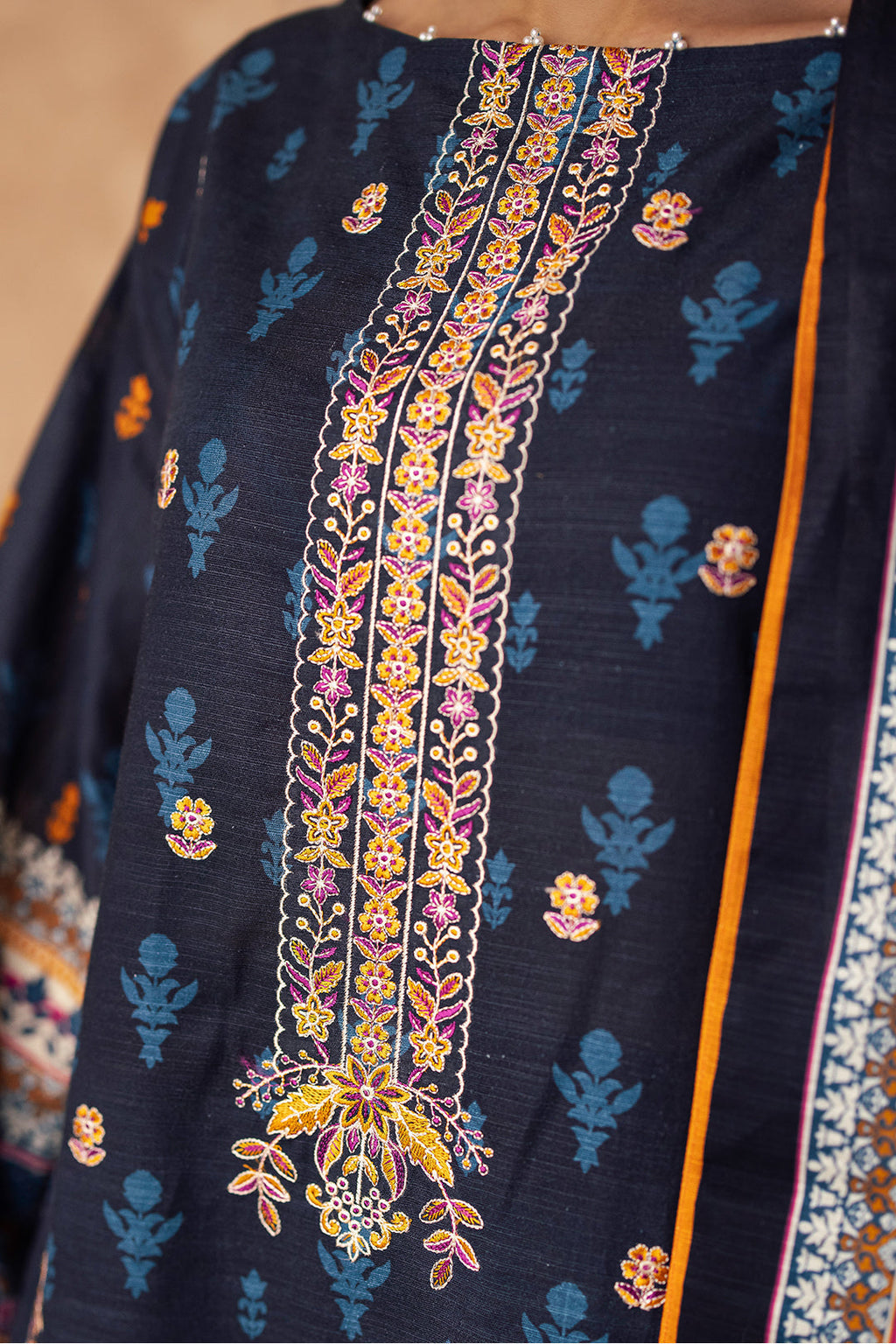 Zellbury | Unstitched 3 Piece Khaddar | Embroidered Shirt Shalwar Dupatta - 0225 - Libasekhas