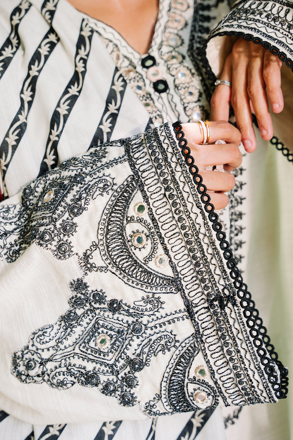 Zellbury | Unstitched 3 Piece Khaddar | Embroidered Shirt Shalwar Dupatta - 0239 - Libasekhas
