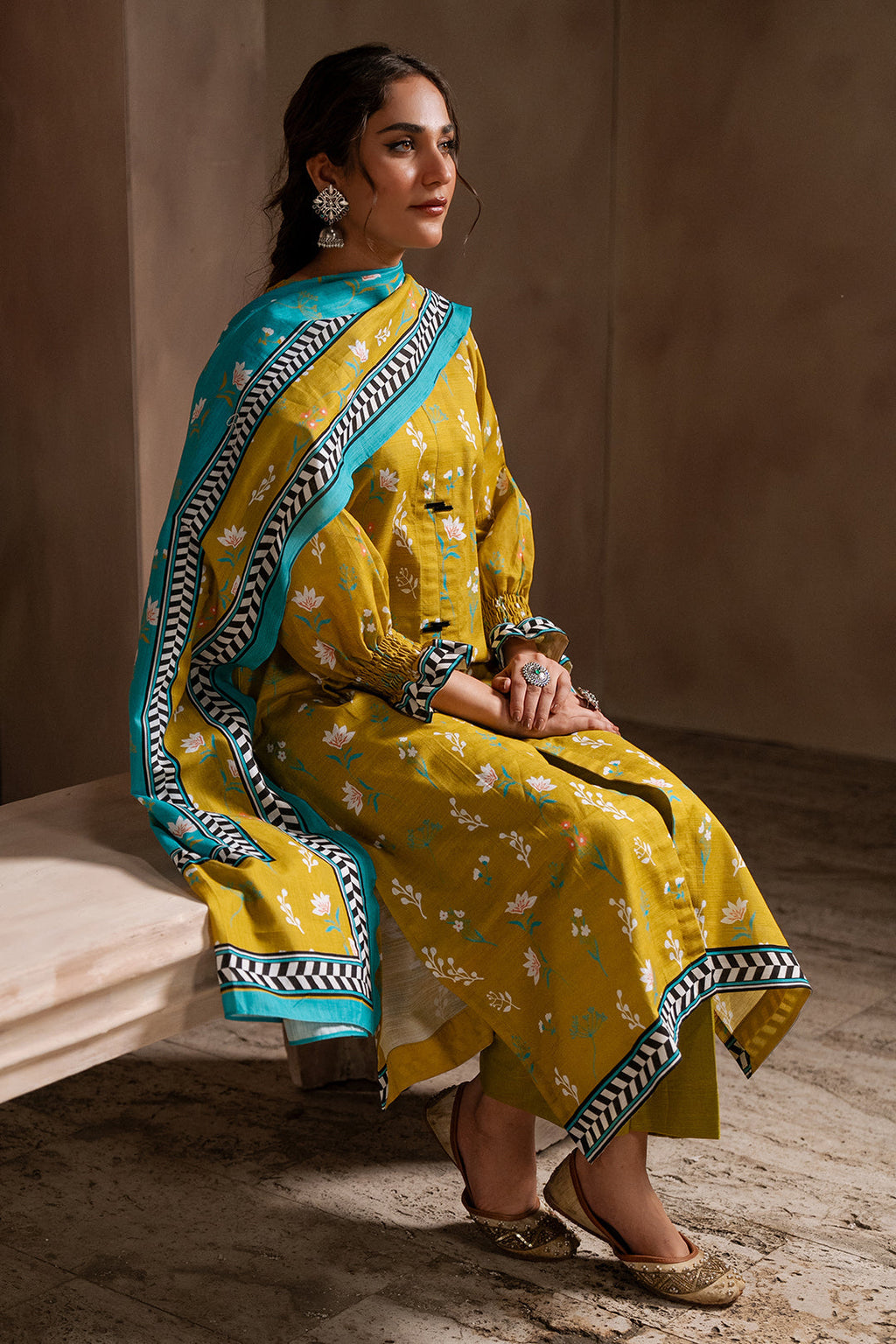 Zellbury | Unstitched 2 Piece Khaddar | Shirt Dupatta - 0423 - Libasekhas