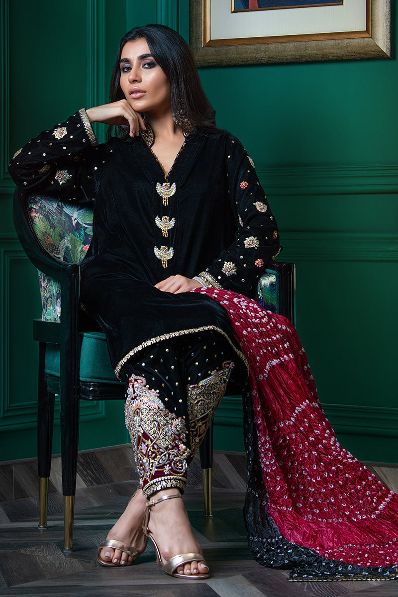 Wardha Saleem | Velvets Winter Fall 24 |   Parvaz - Riwayat-e-Khas