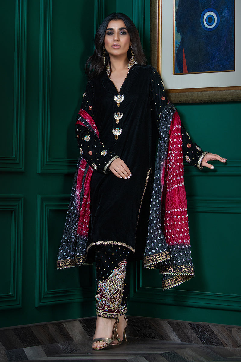 Wardha Saleem | Velvets Winter Fall 24 |   Parvaz - Riwayat-e-Khas
