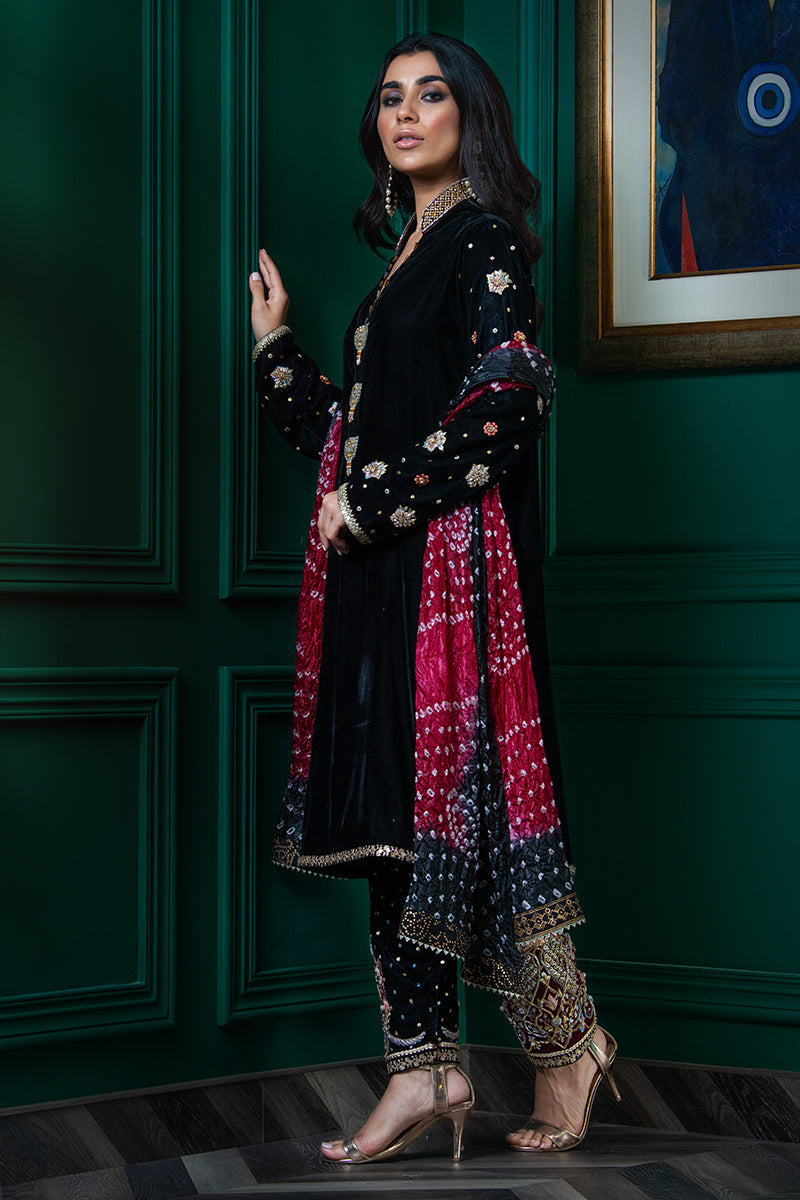 Wardha Saleem | Velvets Winter Fall 24 |   Parvaz - Riwayat-e-Khas