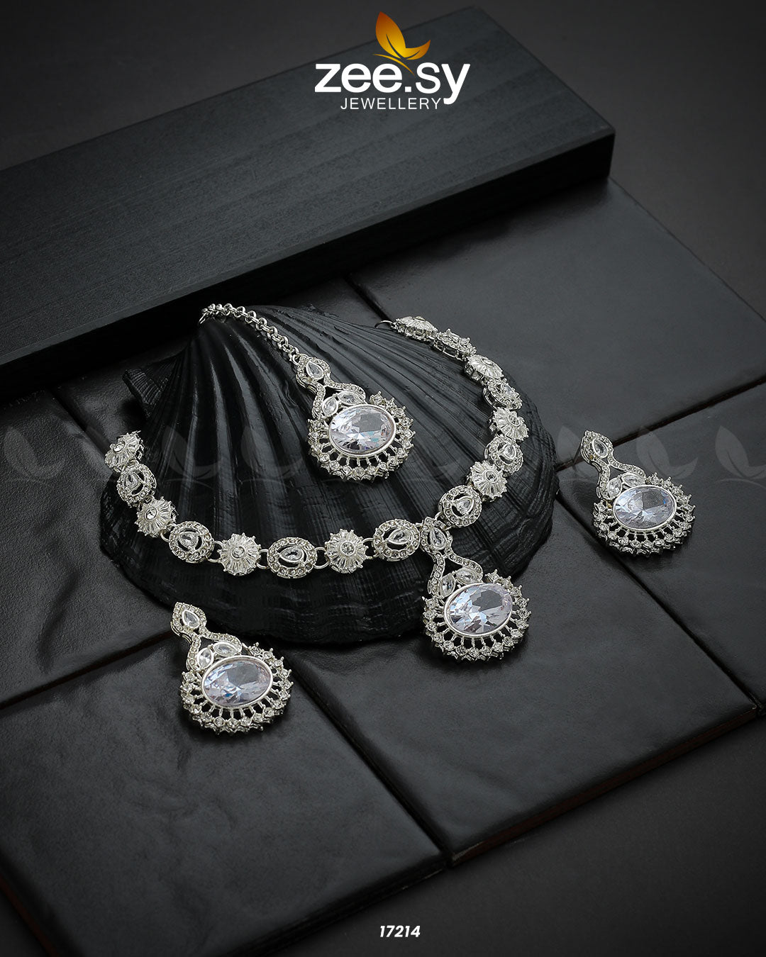 Zirconic Starburst Necklace - Libasekhas