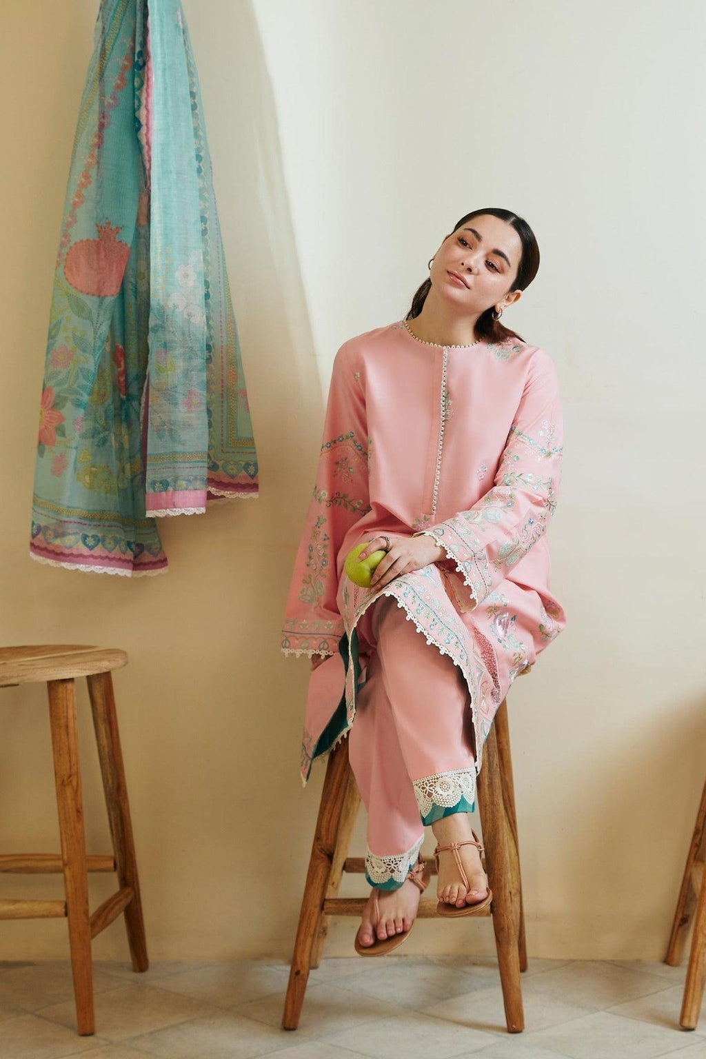 Zara Shahjahan - Zoya 8A - Riwayat-e-khas