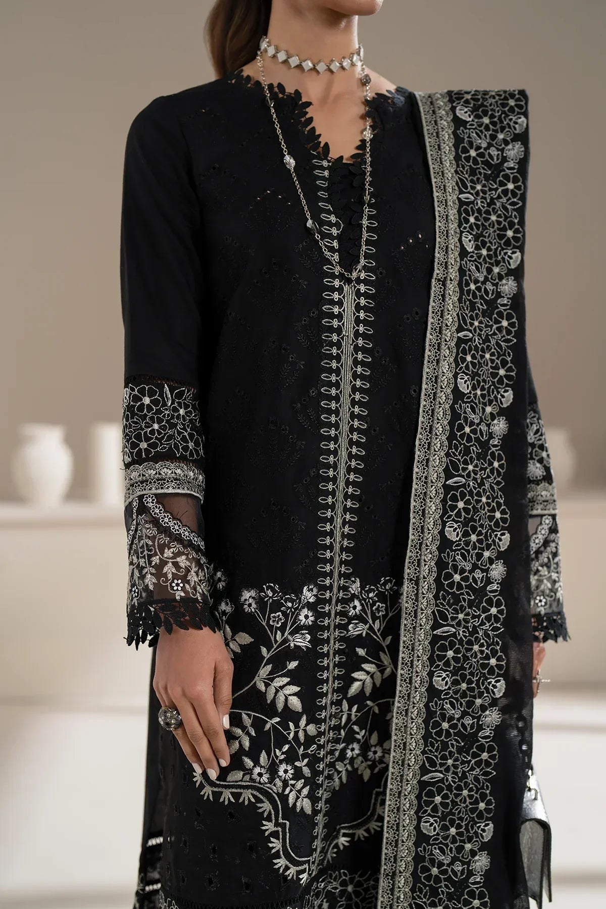Azzal | Aghaaz Luxury Lawn | Siyah - Riwayat-e-Khas