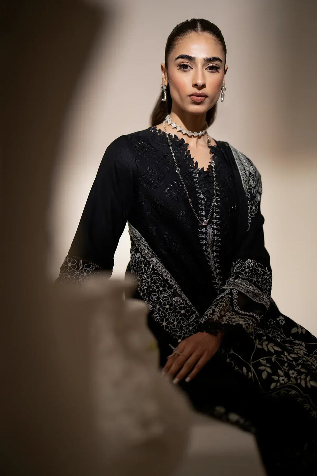 Azzal | Aghaaz Luxury Lawn | Siyah - Riwayat-e-Khas