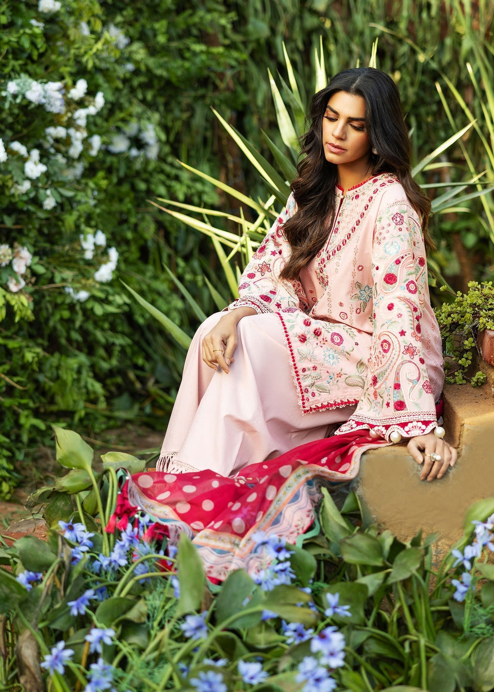 Sadaf Fawad Khan | Siraa Lawn 25 | PAISLEY GARDEN - B - Riwayat-e-Khas