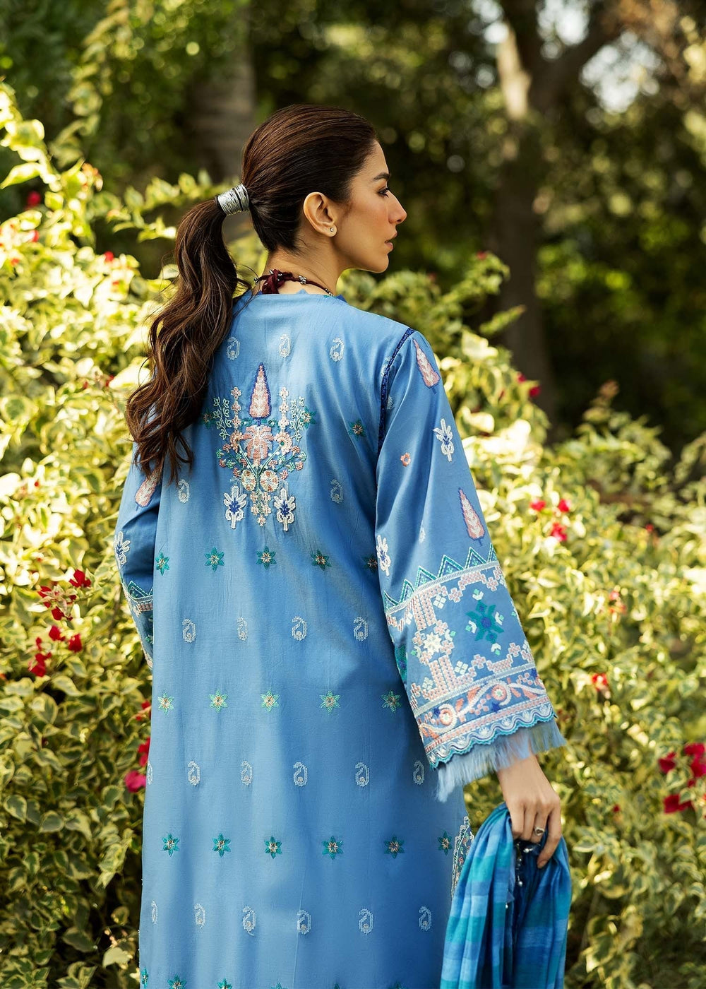 Sadaf Fawad Khan | Siraa Lawn 25 | WISTERIA - A - Riwayat-e-Khas