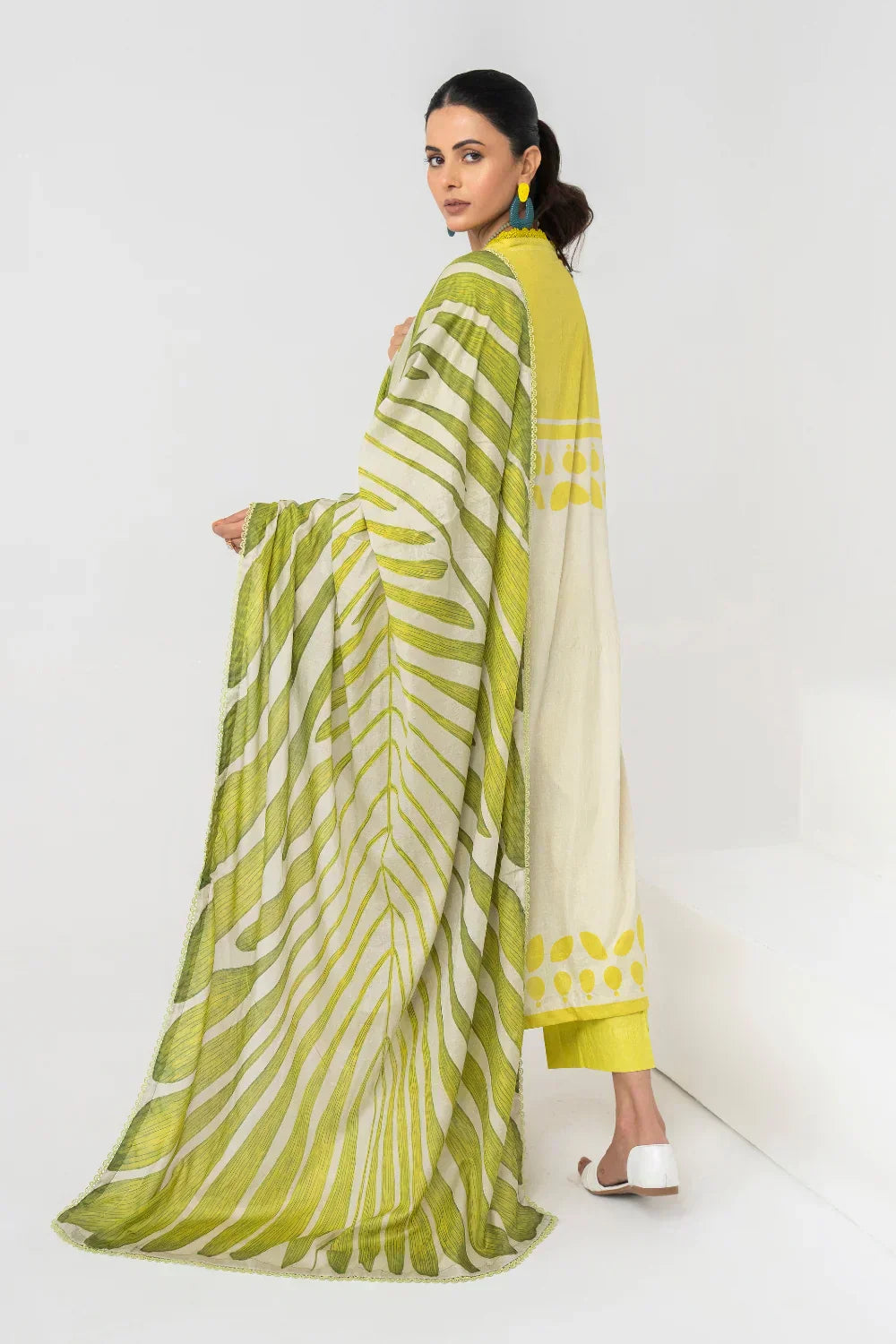 Ittehad | Printed Lawn 24 | IP3P06-3PS-LMN - House Of Anaya