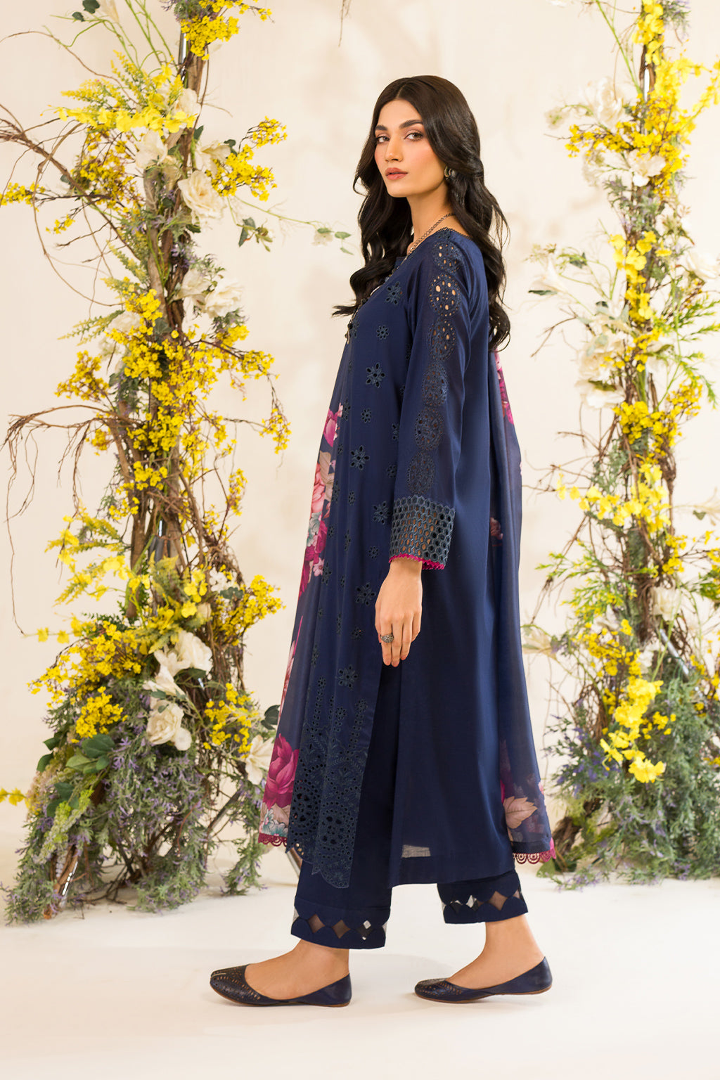 Iznik | Lawnkari 24 | UE-163 BLOOMEASE - House Of Anaya