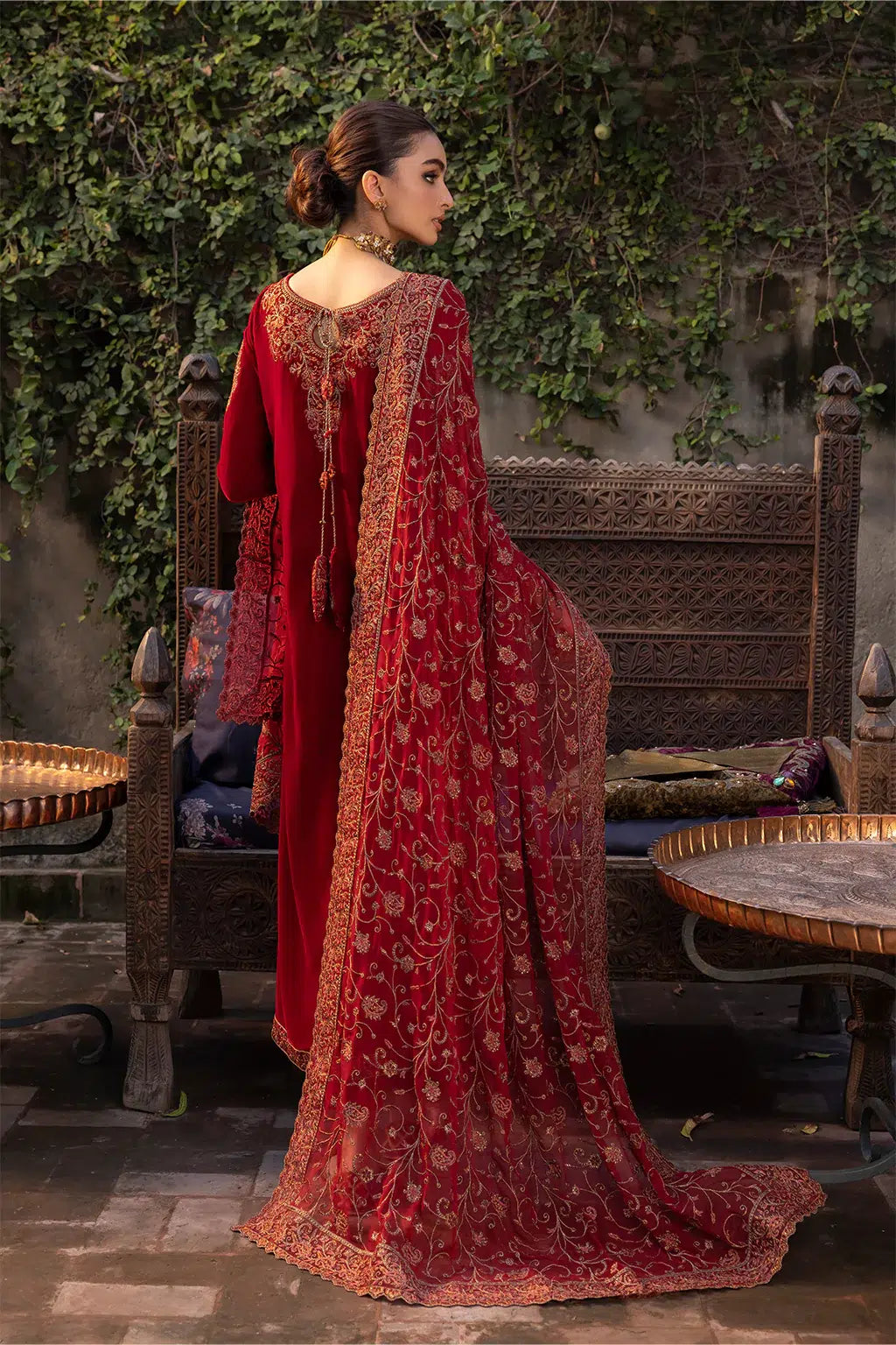 Iznik | Festive Velvet 23 | IV-37 MANIJEH - House Of Anaya