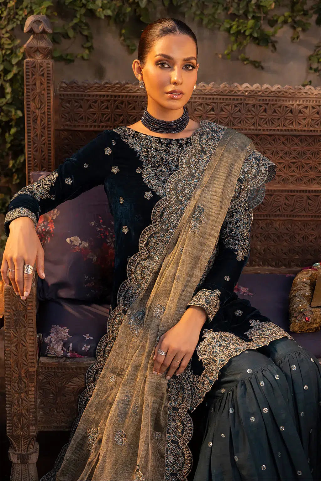 Iznik | Festive Velvet 23 | IV-34 DARYA - House Of Anaya