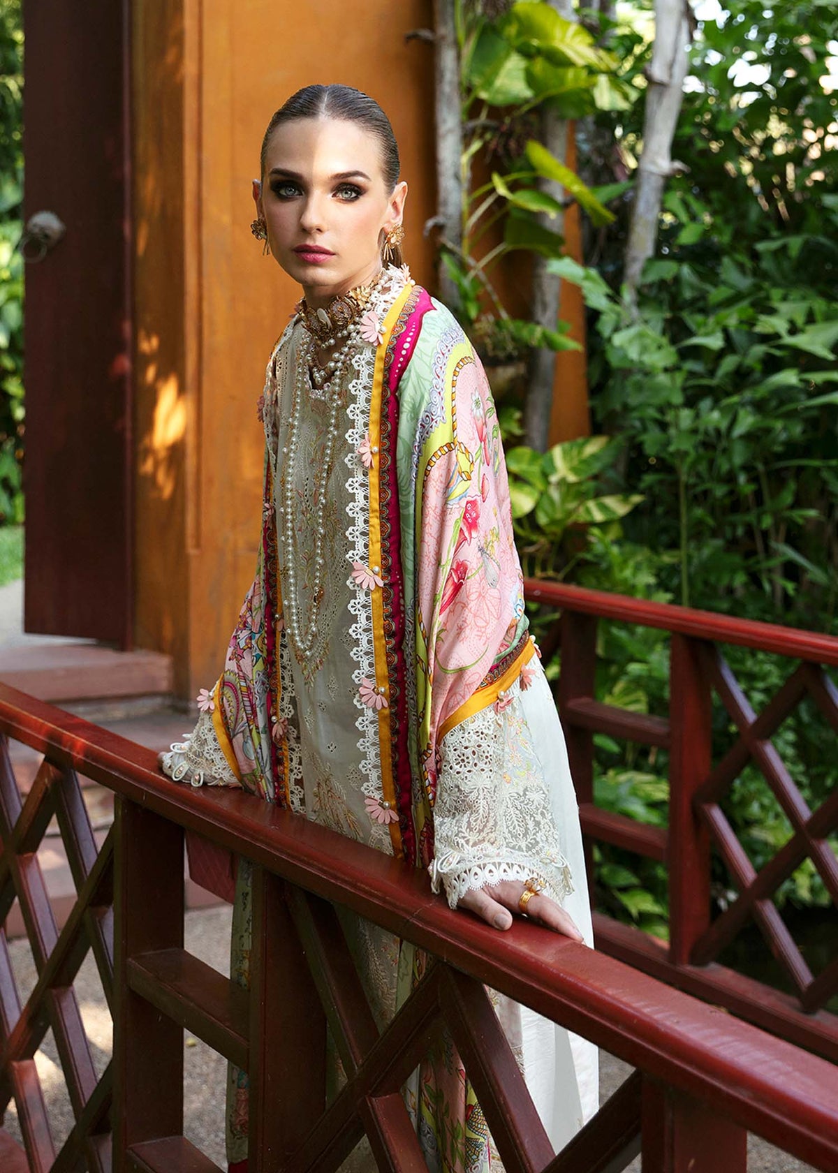 Kanwal Malik | Sareen Luxury Lawn 24 | Daisy - House Of Anaya