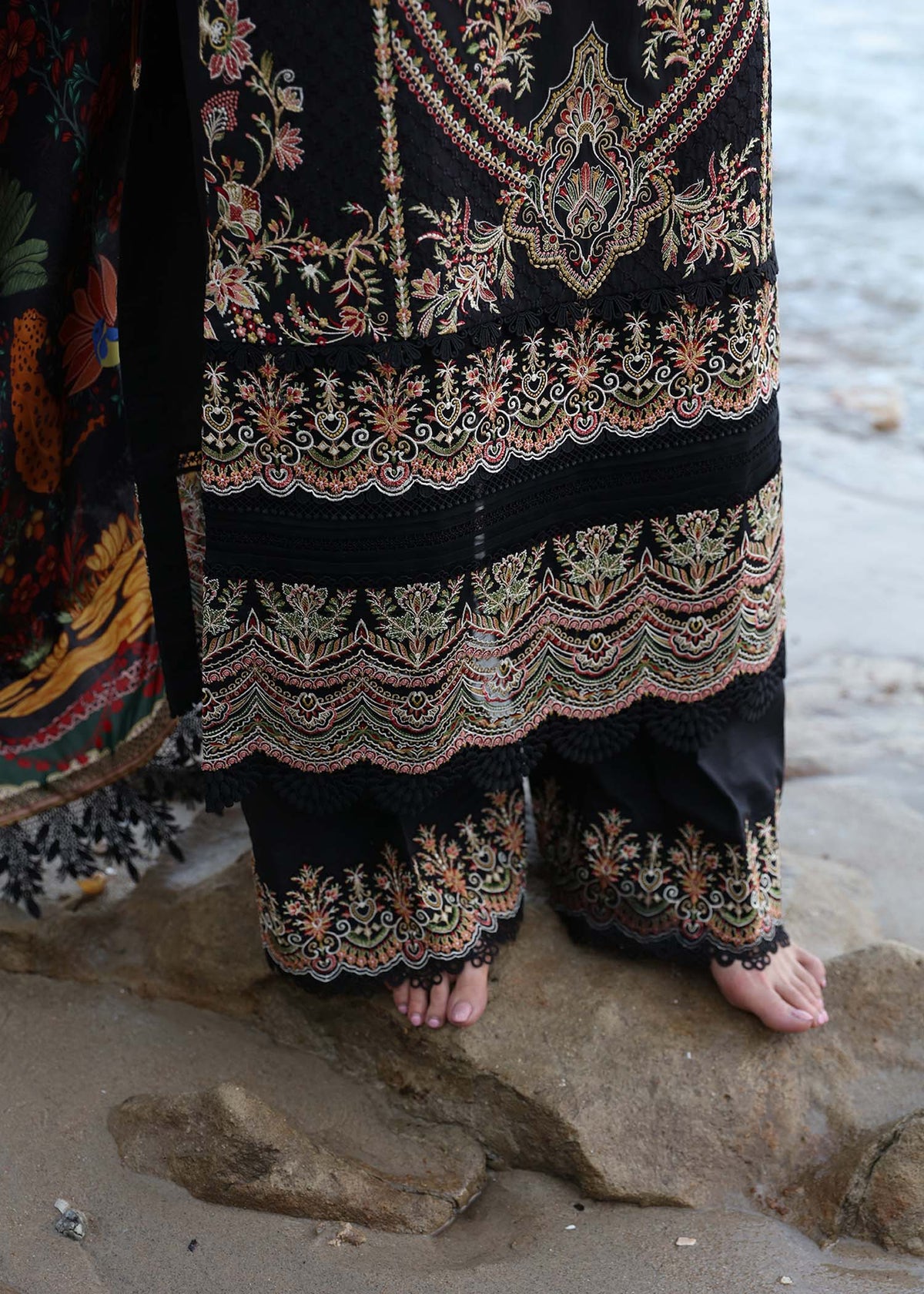 Kanwal Malik | Sareen Luxury Lawn 24 | Gloria - House Of Anaya
