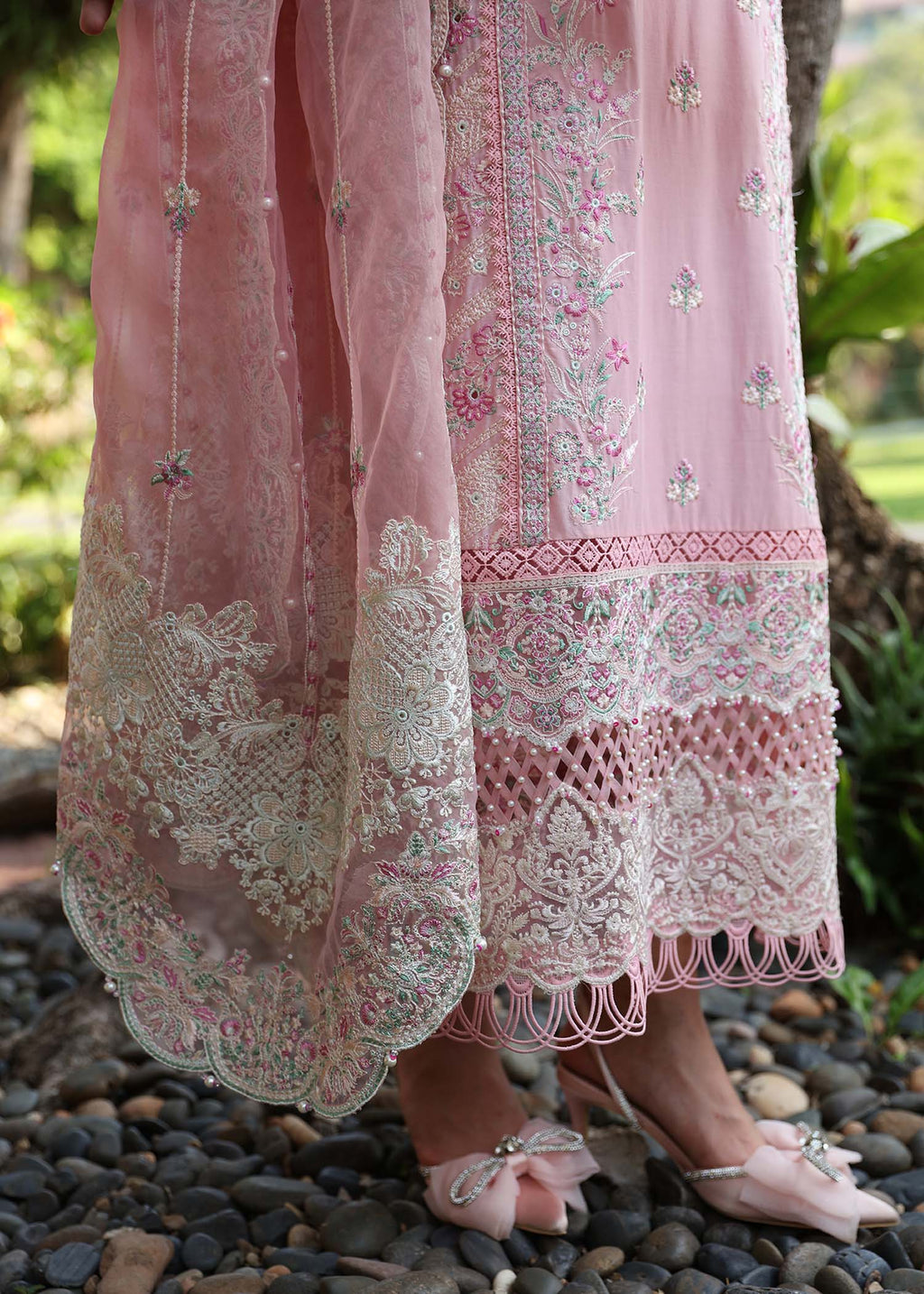 Kanwal Malik | Sareen Luxury Lawn 24 | Misty - House Of Anaya