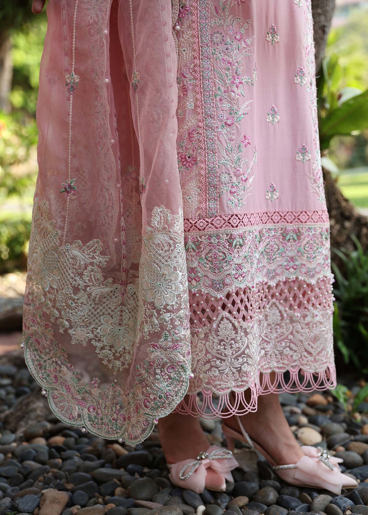 Kanwal Malik | Sareen Luxury Lawn 24 | Misty - House Of Anaya