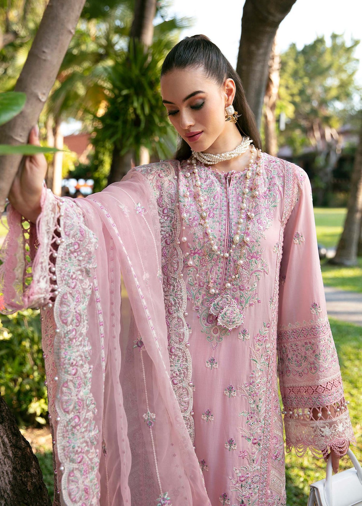 Kanwal Malik | Sareen Luxury Lawn 24 | Misty - House Of Anaya