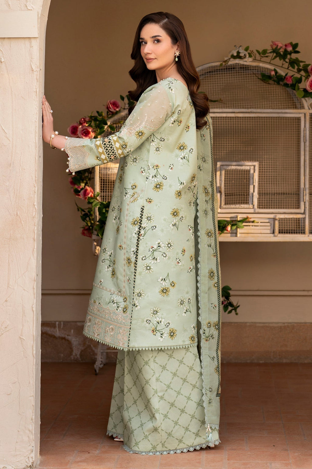 Alizeh | Levana Lawn | Mintel - Riwayat-e-Khas