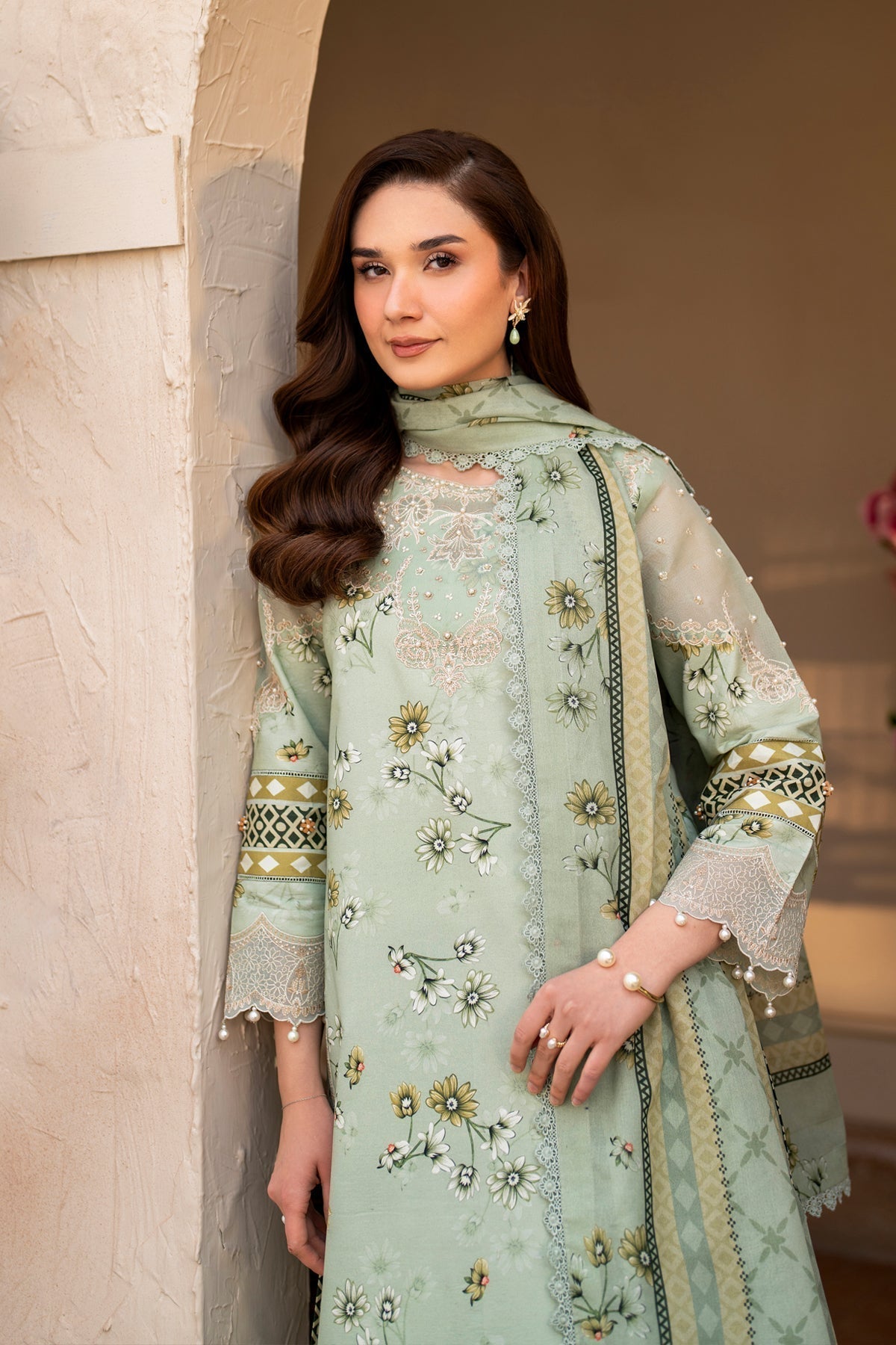 Alizeh | Levana Lawn | Mintel - Riwayat-e-Khas