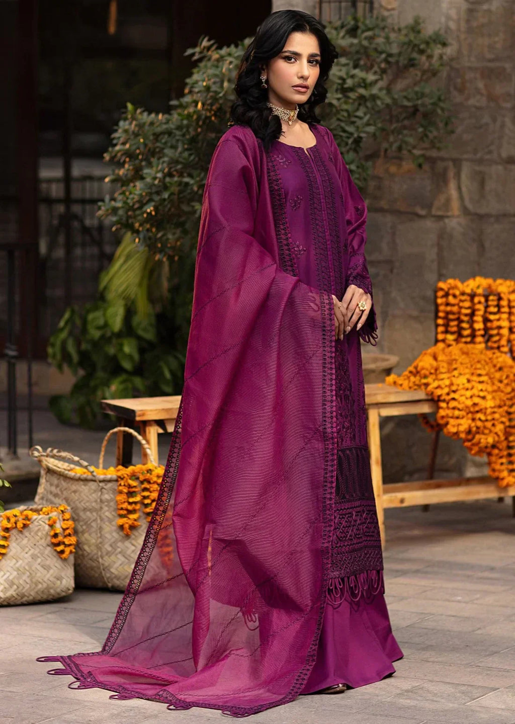 Mohagni | Muntazir Luxury Lawn 24 | CM-02 - Riwayat-e-Khas