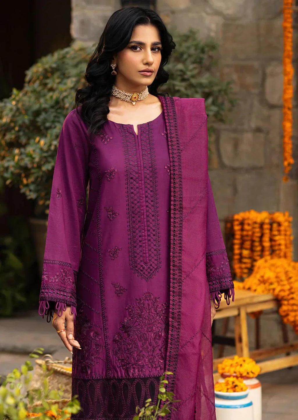 Mohagni | Muntazir Luxury Lawn 24 | CM-02 - Riwayat-e-Khas