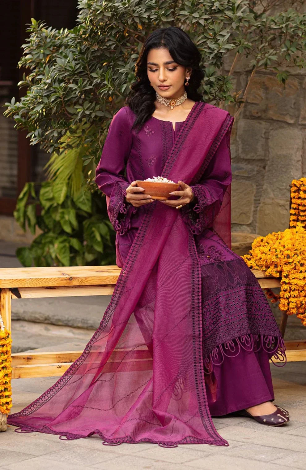 Mohagni | Muntazir Luxury Lawn 24 | CM-02 - Riwayat-e-Khas
