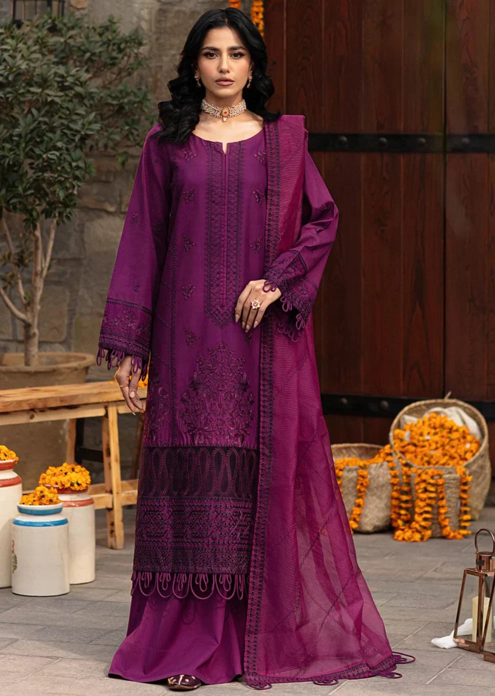 Mohagni | Muntazir Luxury Lawn 24 | CM-02 - Riwayat-e-Khas