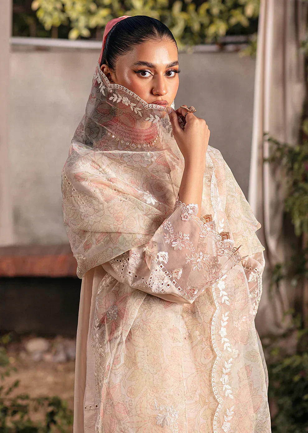 Mohagni | Muntazir Luxury Lawn 24 | CM-04 - Riwayat-e-Khas