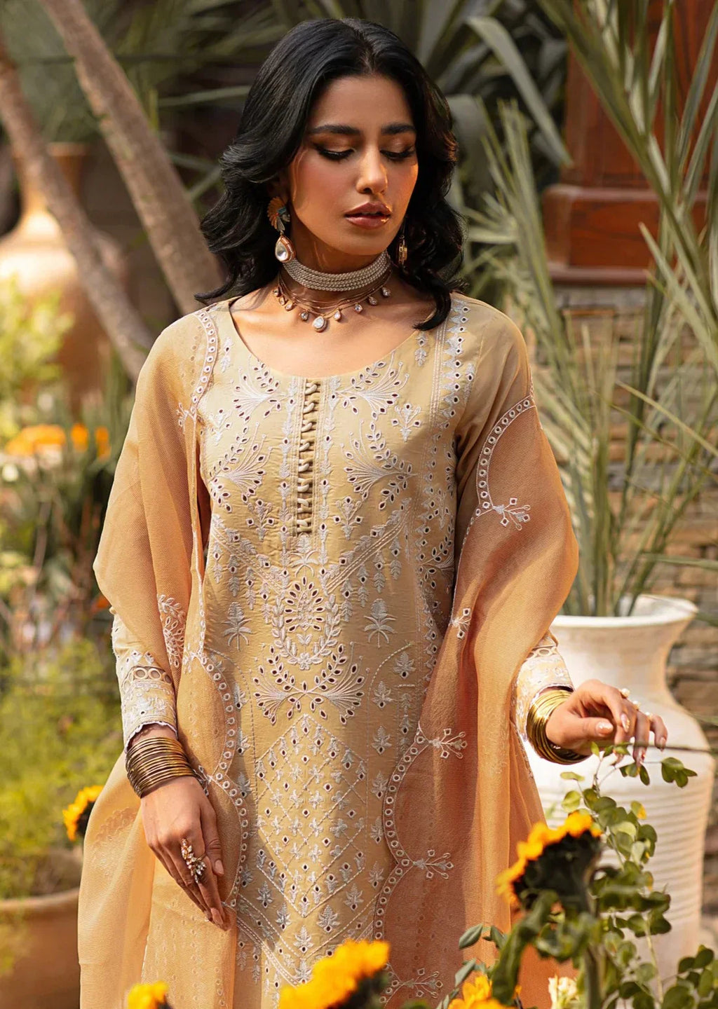 Mohagni | Muntazir Luxury Lawn 24 | CM-05 - Riwayat-e-Khas