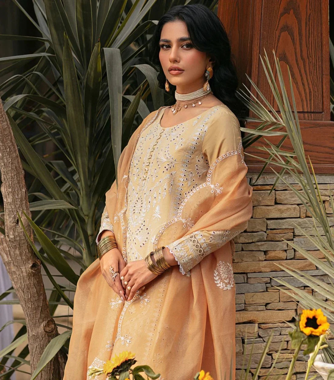 Mohagni | Muntazir Luxury Lawn 24 | CM-05 - Riwayat-e-Khas