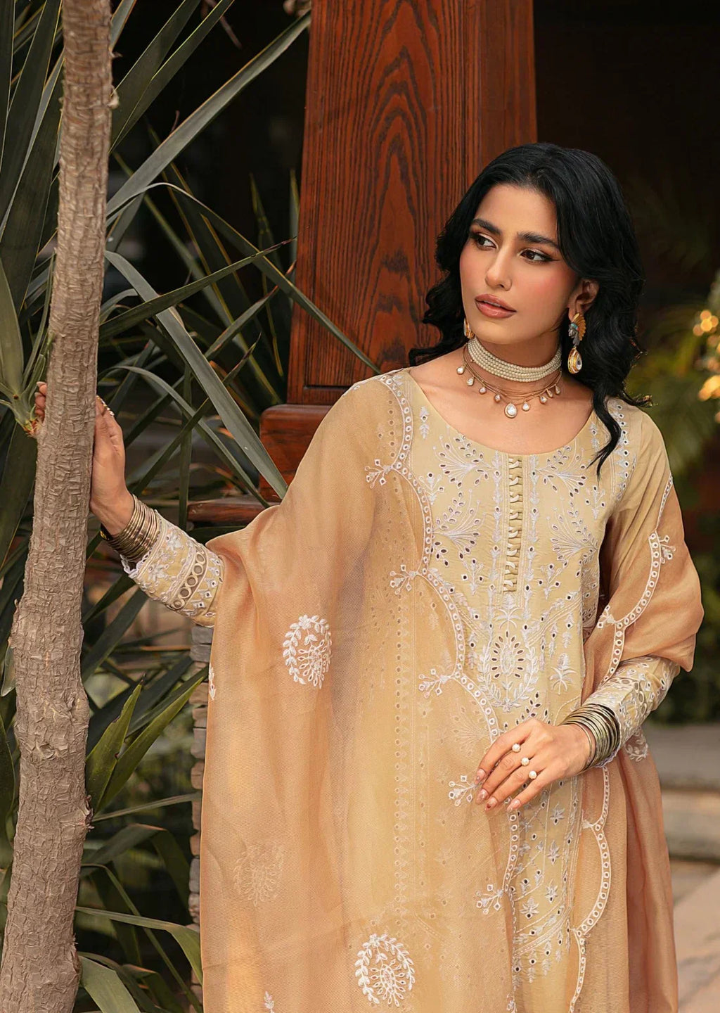 Mohagni | Muntazir Luxury Lawn 24 | CM-05 - Riwayat-e-Khas