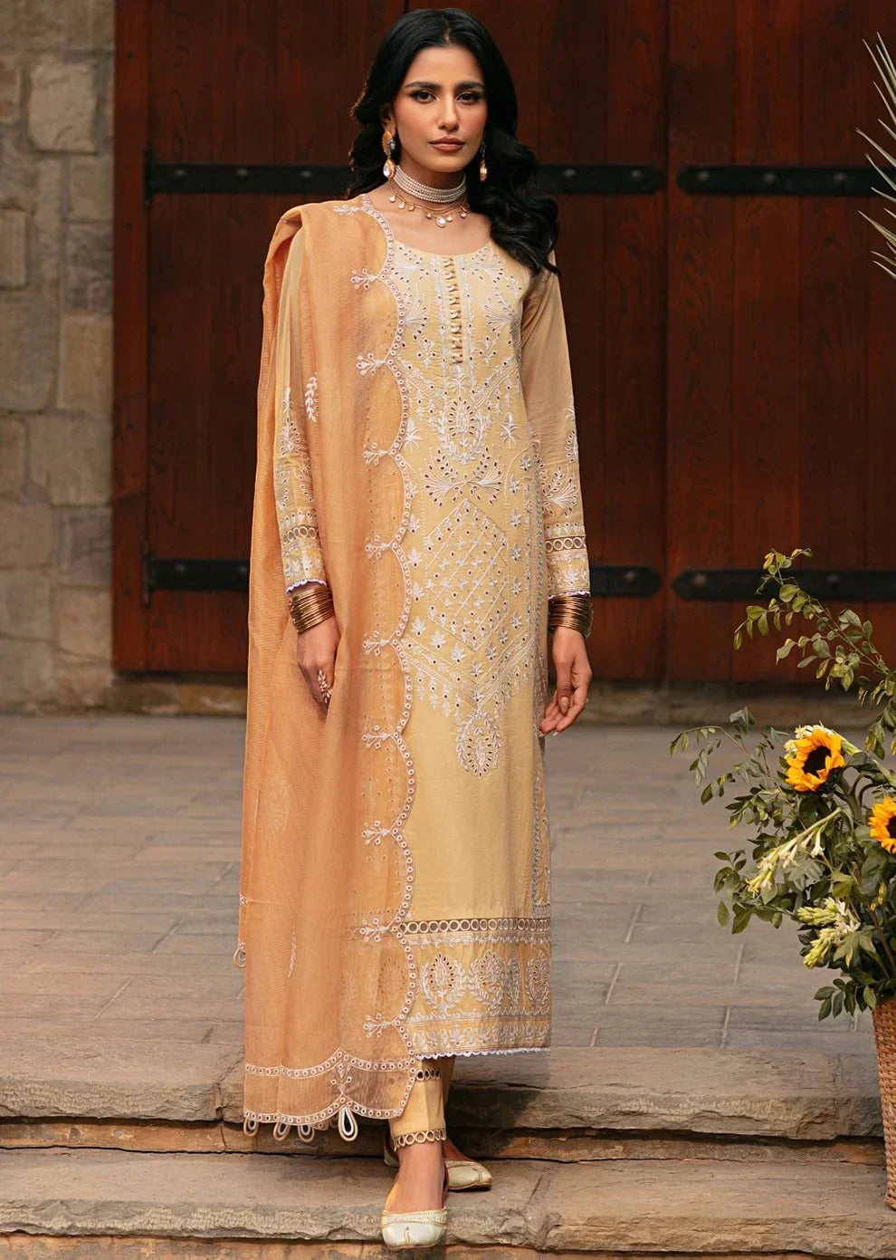 Mohagni | Muntazir Luxury Lawn 24 | CM-05 - Riwayat-e-Khas