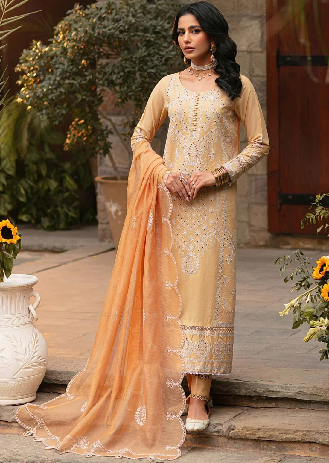 Mohagni | Muntazir Luxury Lawn 24 | CM-05 - Riwayat-e-Khas
