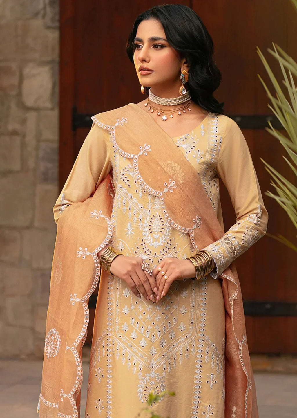 Mohagni | Muntazir Luxury Lawn 24 | CM-05 - Riwayat-e-Khas