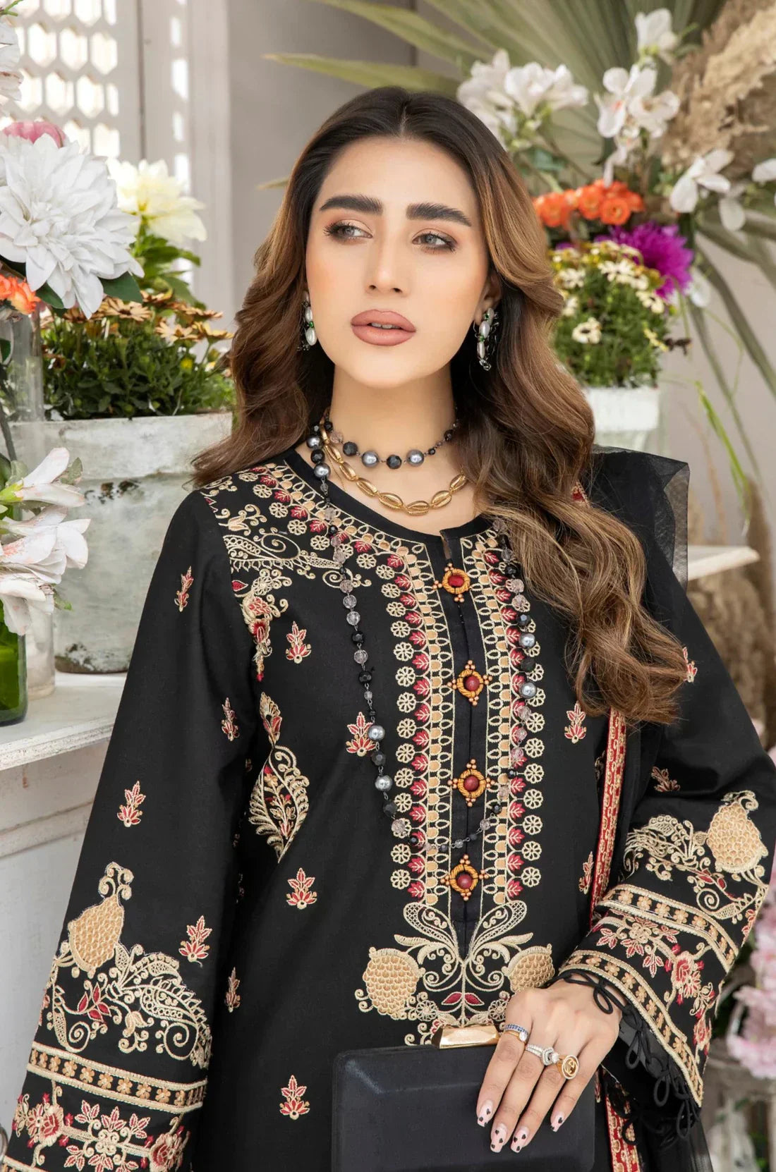Mohagni | Muntazir Luxury Lawn 24 | AM-05 - Riwayat-e-Khas