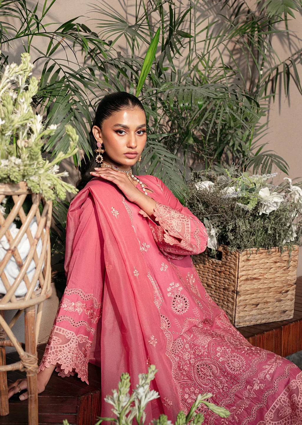 Mohagni | Muntazir Luxury Lawn 24 | CM-08 - Riwayat-e-Khas