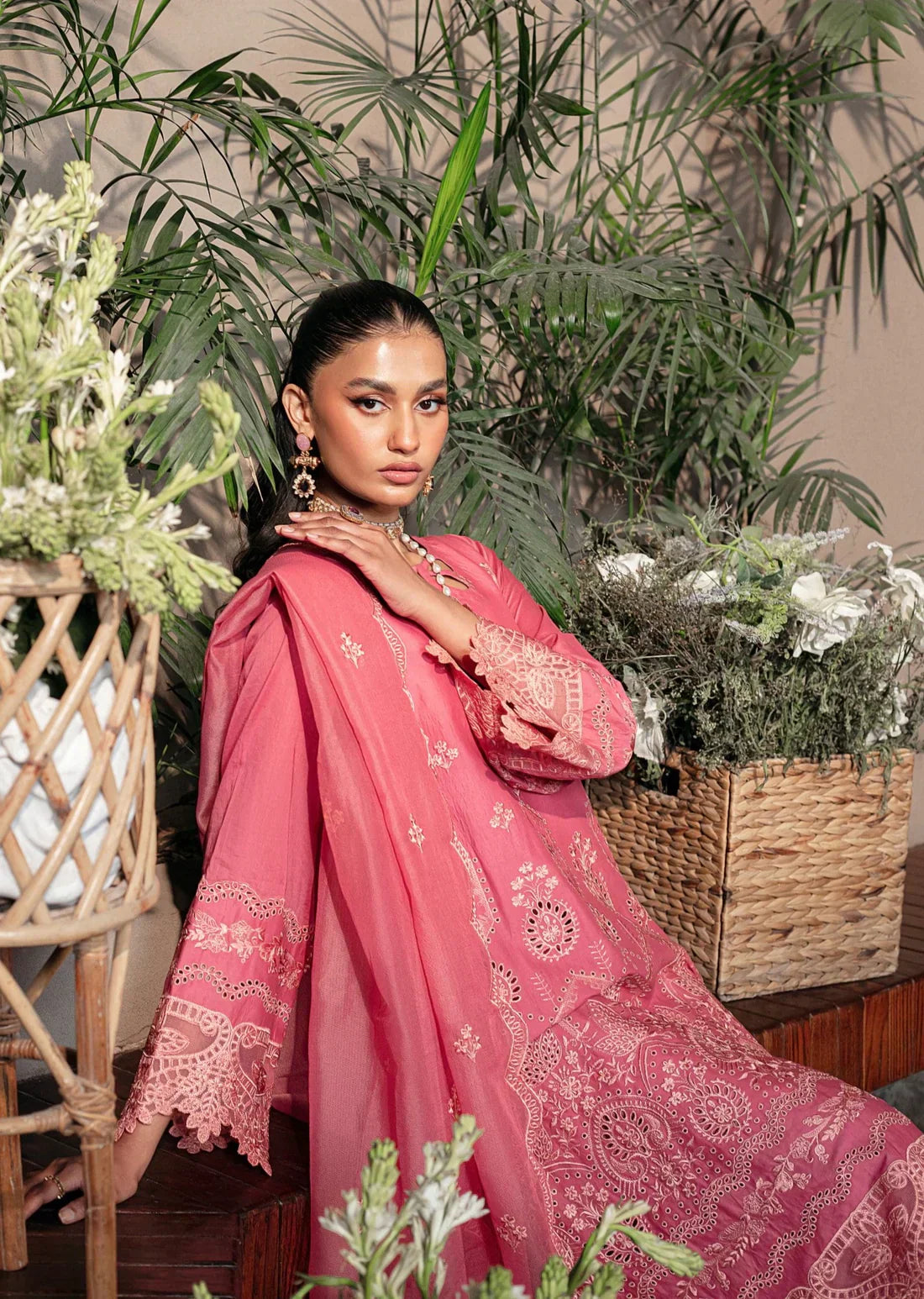 Mohagni | Muntazir Luxury Lawn 24 | CM-08 - Riwayat-e-Khas