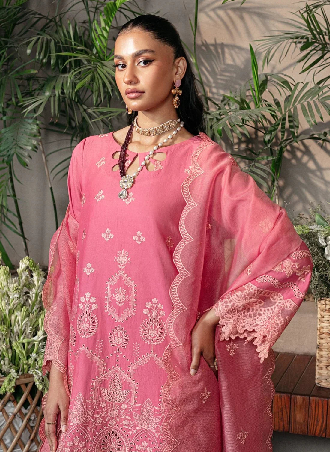 Mohagni | Muntazir Luxury Lawn 24 | CM-08 - Riwayat-e-Khas