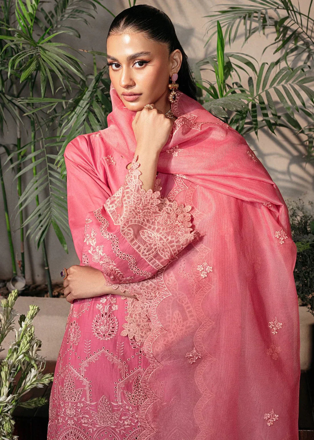 Mohagni | Muntazir Luxury Lawn 24 | CM-08 - Riwayat-e-Khas