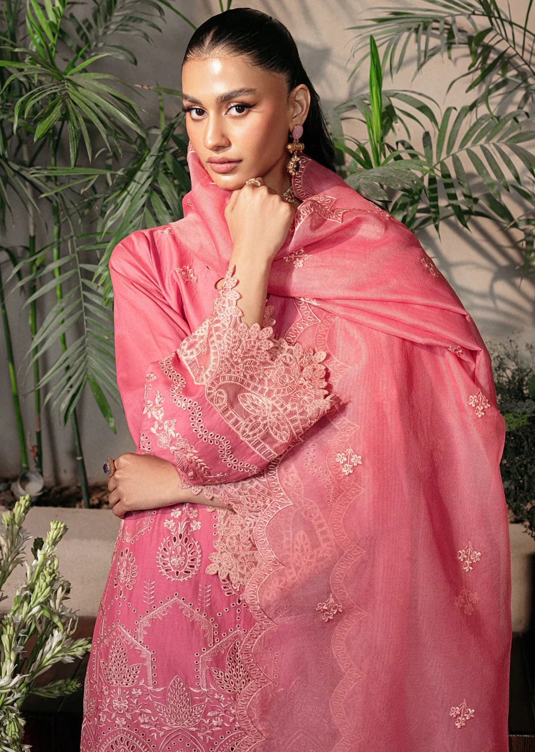Mohagni | Muntazir Luxury Lawn 24 | CM-08 - Riwayat-e-Khas