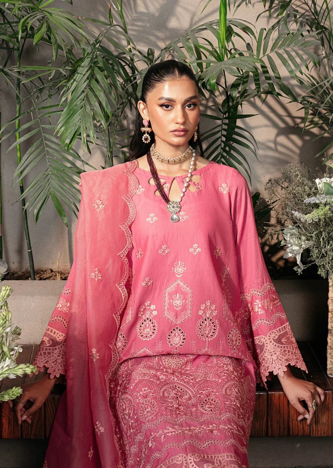 Mohagni | Muntazir Luxury Lawn 24 | CM-08 - Riwayat-e-Khas