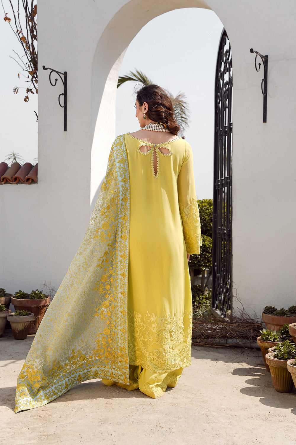 Nilofer Shahid | Verve Summer 24 | Evara (3pc)  Verve SS 24 - Riwayat-e-Khas