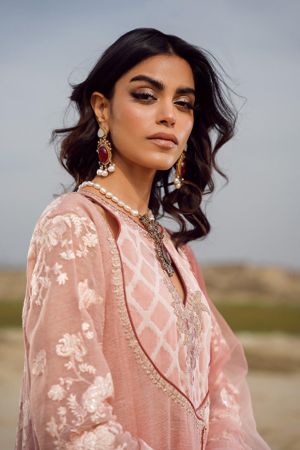 Nilofer Shahid | Verve Summer 24 | Sasha (3pc)  Verve SS 24 - Riwayat-e-Khas